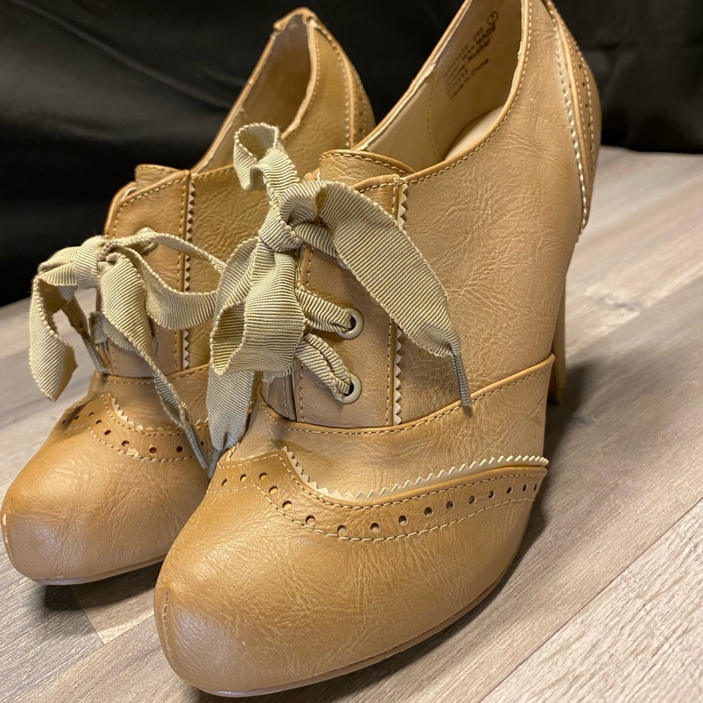 Wingtip Booties - Picture 3 of 9